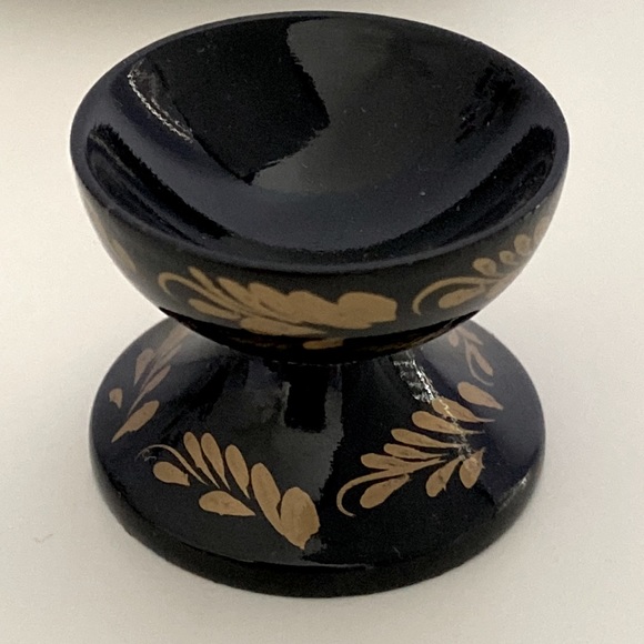 Hand painted wooden egg handcrafted in the Ukraine, and signed by artist - Picture 9 of 10